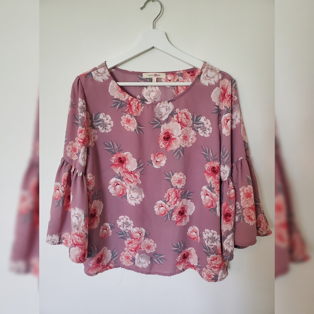 NWOT Lavender Floral Blouse🌸